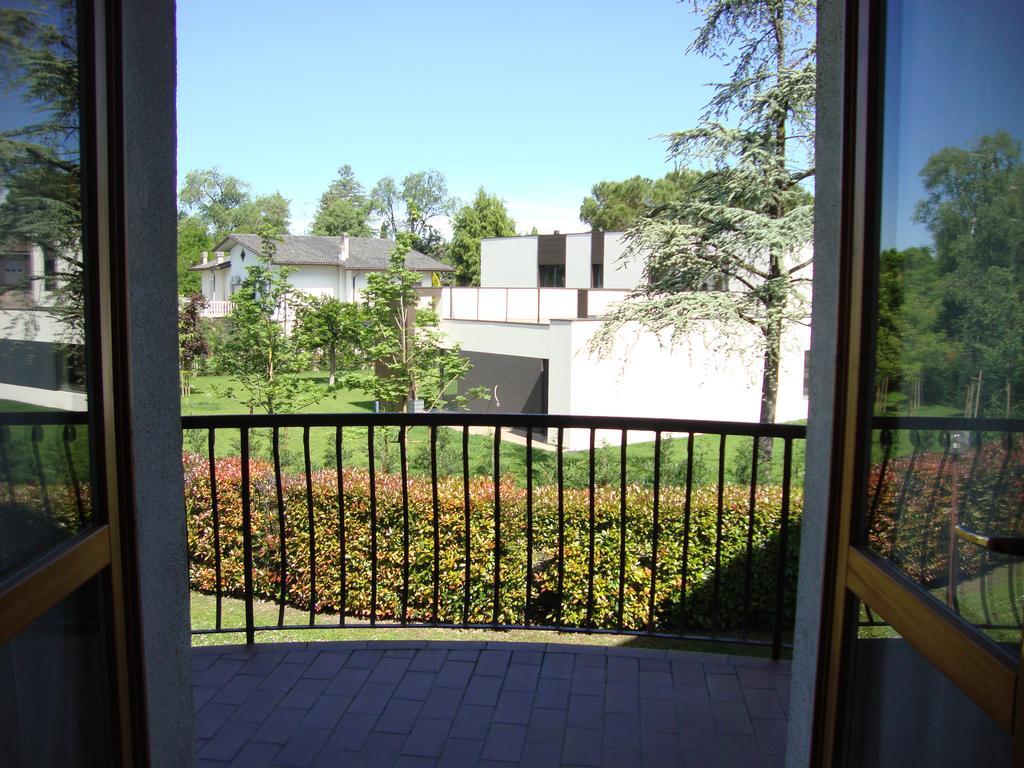 Il Glicine Sul Garda Appartamento Turistico Peschiera del Garda Exterior photo