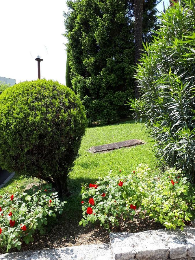 Il Glicine Sul Garda Appartamento Turistico Peschiera del Garda Exterior photo